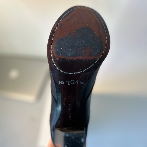 black heeled leather boots - Picture 7 of 12